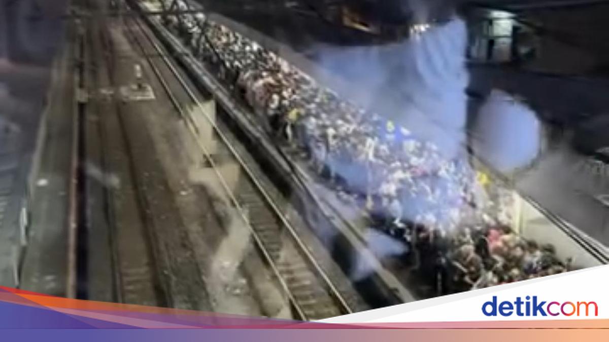 Commuter Disruption Following Escalator Malfunction at Duri Station