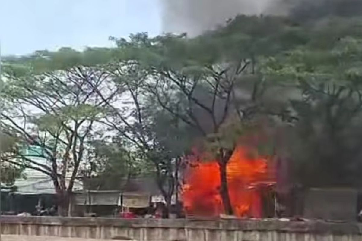 Firefighters Extinguish Workshop Fire in Kembangan Utara