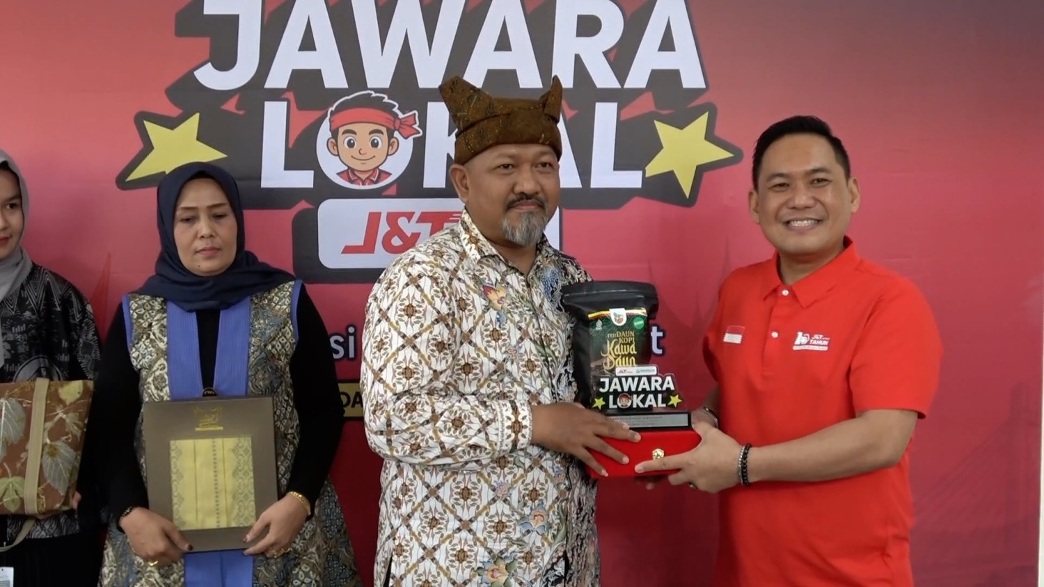 Government and private sector synergy supports local business growth