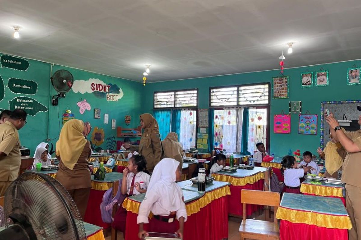 Free Nutritious Meal Programme in Belitung Reaches 24,000 Students