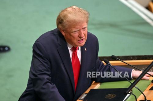 Trump’s Texas Campaign Speech Repeatedly Disrupted by Protesters