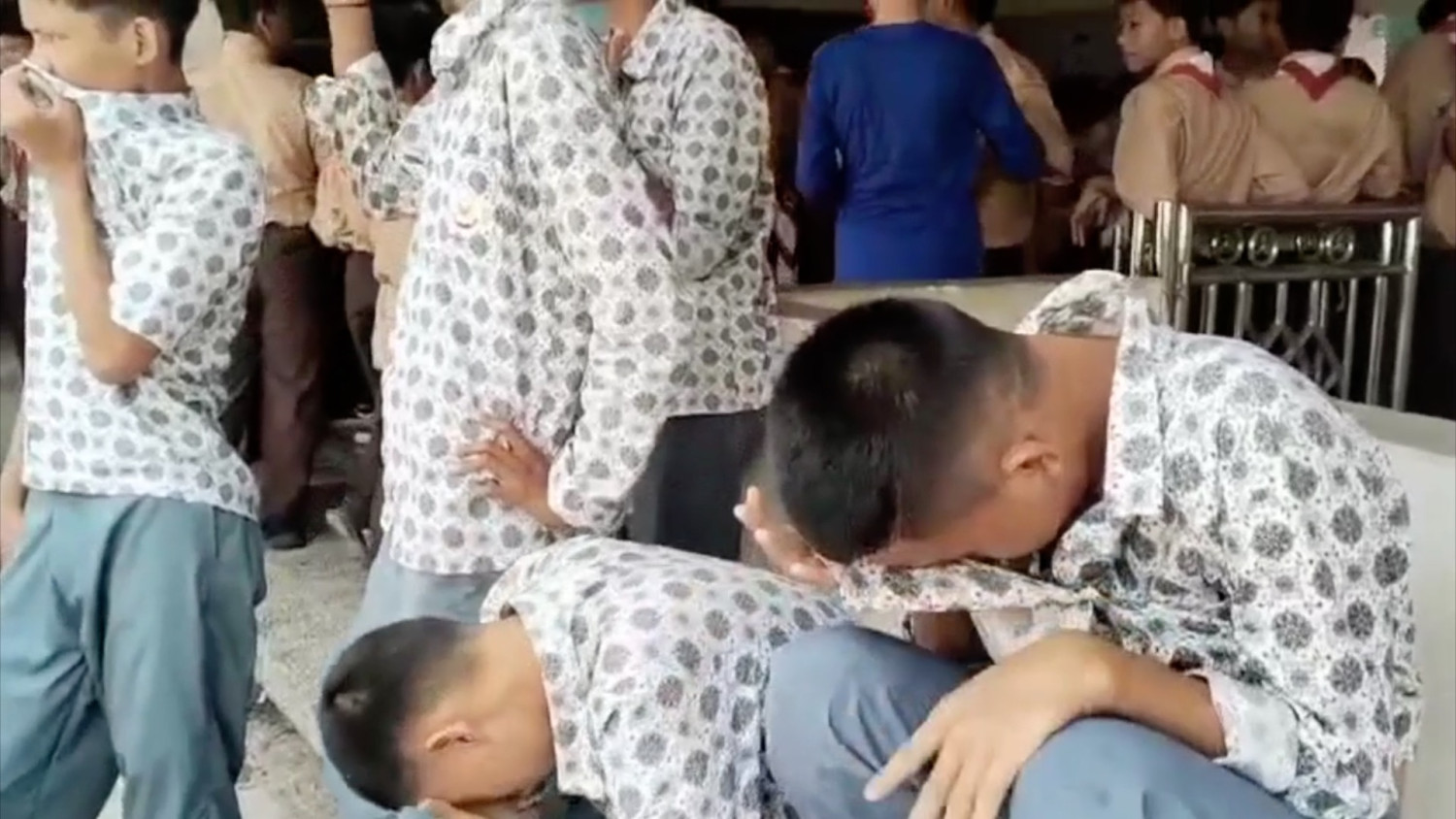 19 Cilegon Students Exposed to Tear Gas During Crowd-Control Drill