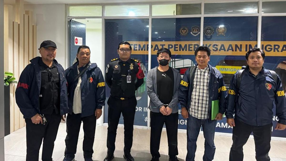Fugitive in Illegal Phone-Smuggling Case Involving Goods Worth Rp253 Billion Arrested