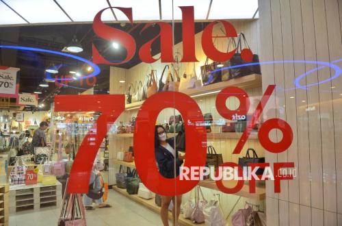 Downgrading: Why the Middle Class Is Choosing Function Over Prestige