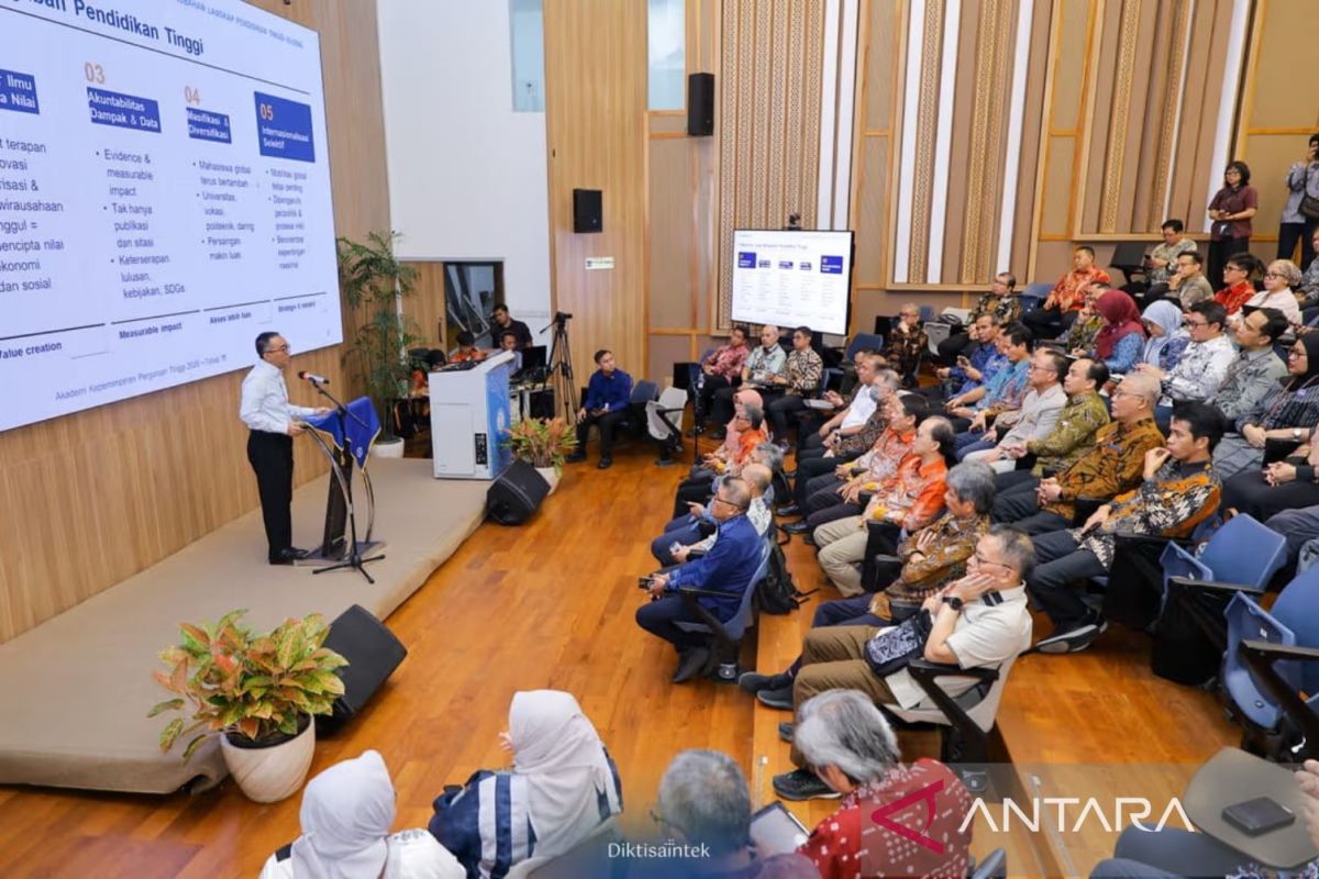 Universities should turn knowledge into solutions, minister says