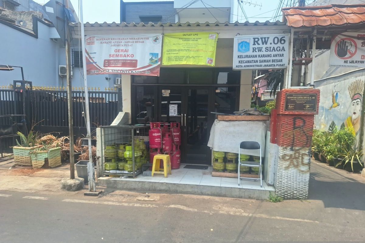 Karang Anyar KKMP keeps staple food prices within HET limits