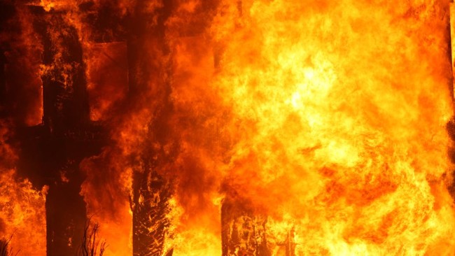 Apartment Fire Leaves Three Dead