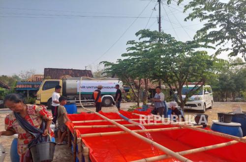Dompet Dhuafa Central Java Delivers Clean Water to Residents Affected by Drought