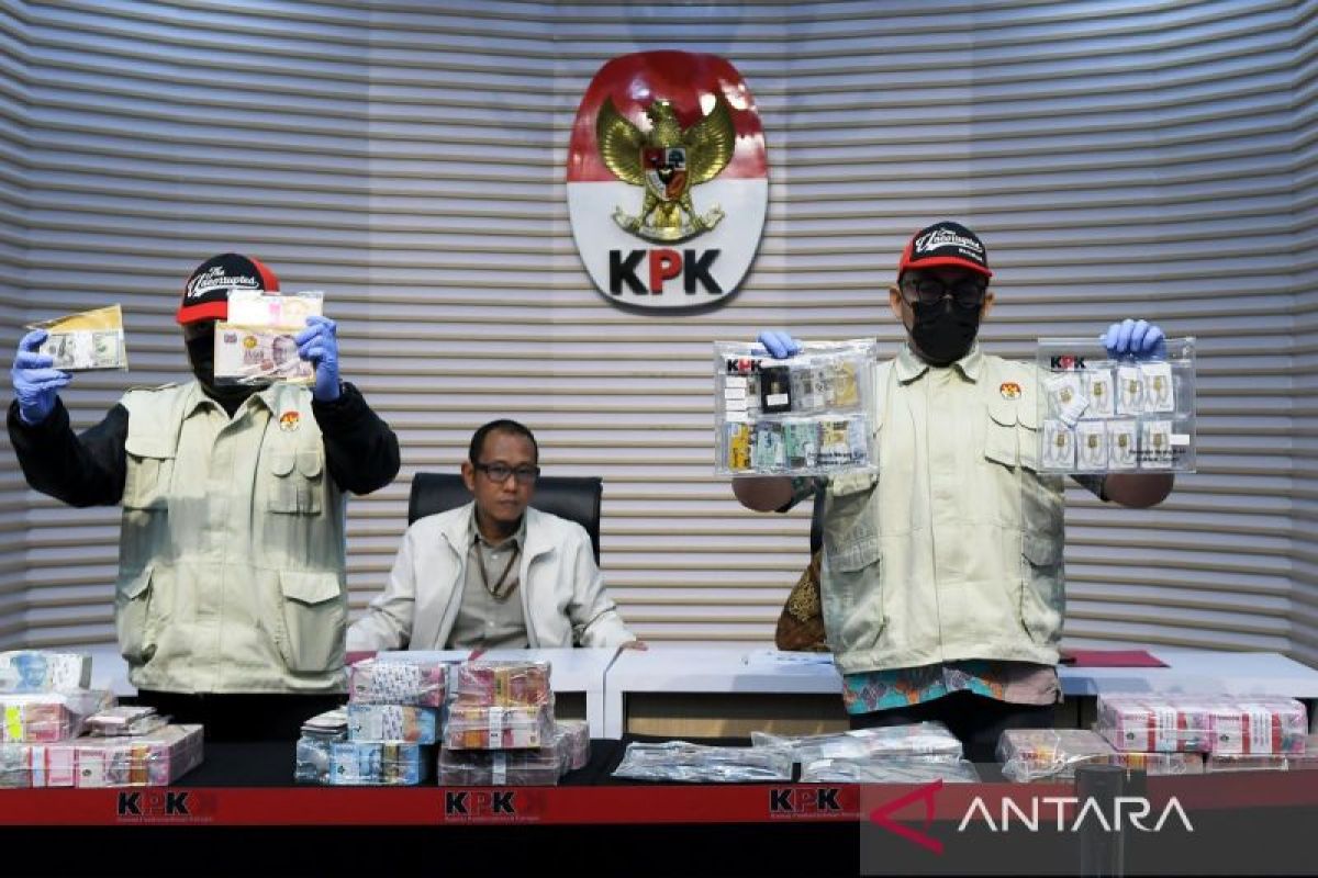 KPK: Handheld Radios for Forest Fire Response Among Items Allegedly Corrupted