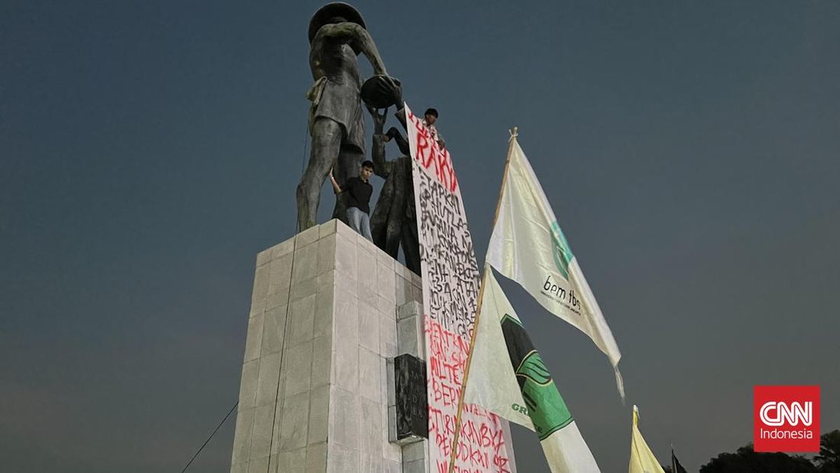 DPR Member’s Message to Students After Protest Marking Prabowo’s Two Years in Office