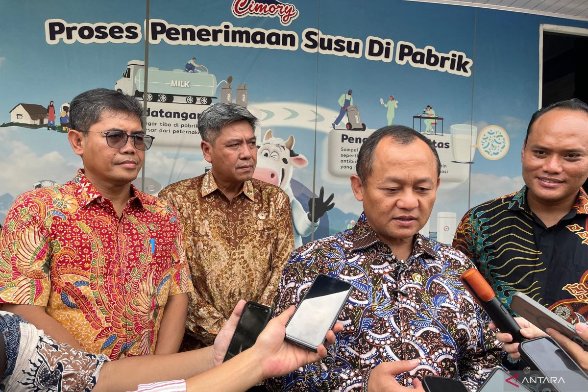 Industry Minister Urges Dairy Processor to Develop Indonesian-Style Cheese