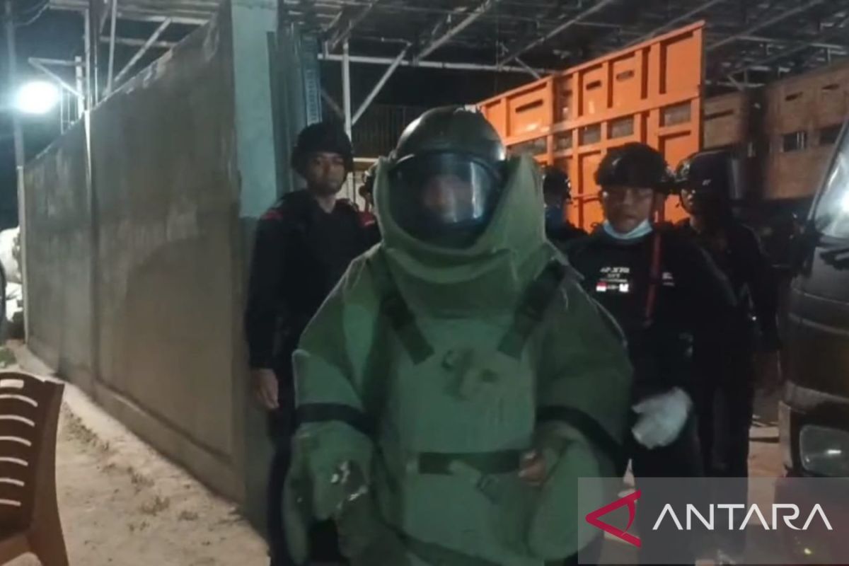 Babel Brimob Bomb Squad Secures Scrap-Metal Yard After Explosion