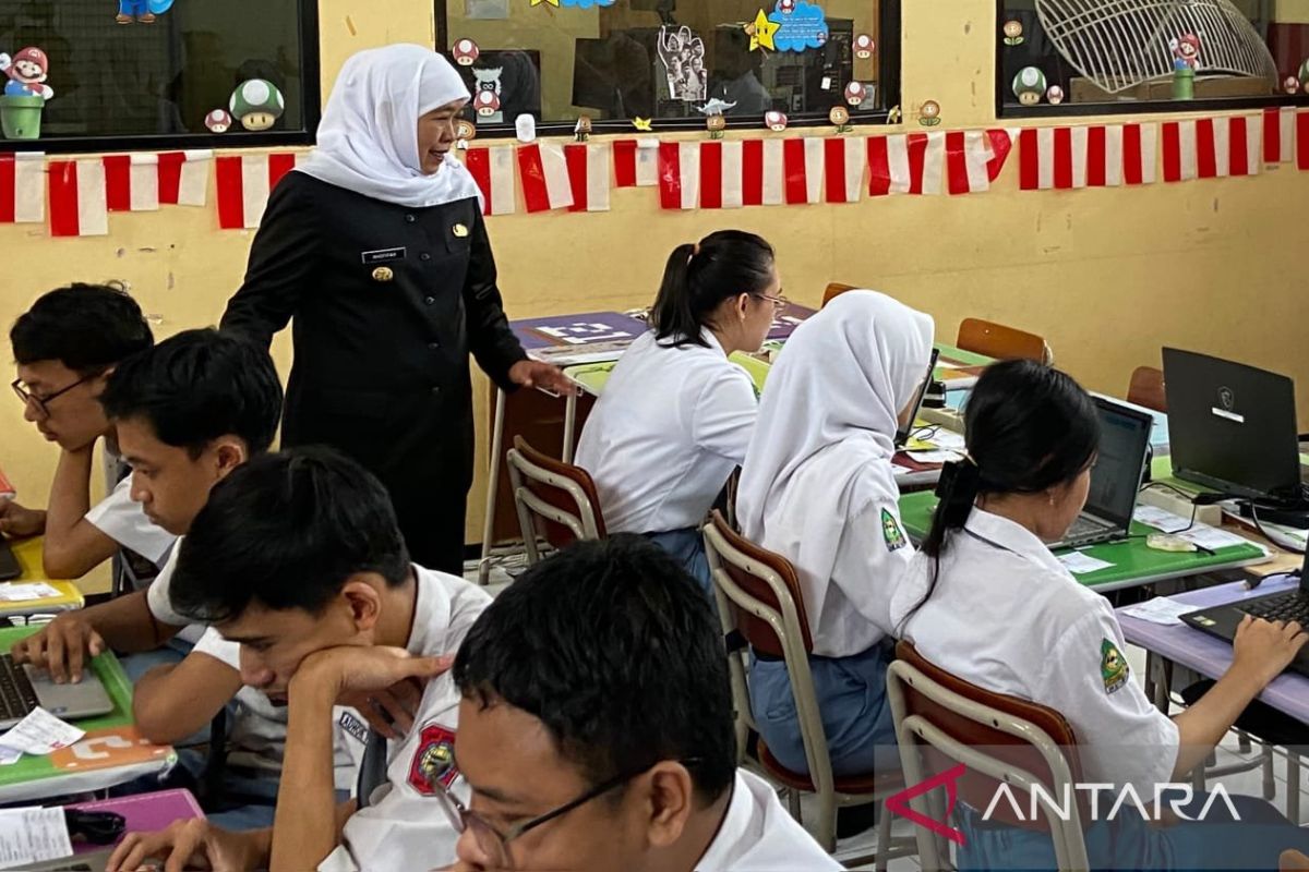 Khofifah asks education department to ensure academic tests run without technical problems