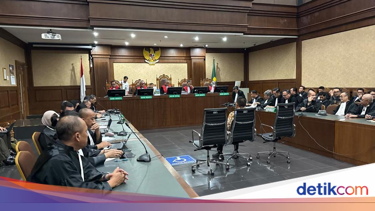 Ruling on Former Jampidsus Febrie’s Objection ‘Deferred’; Trial to Continue