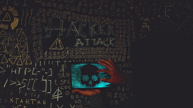 Internet Outage Halts Banking and Flights