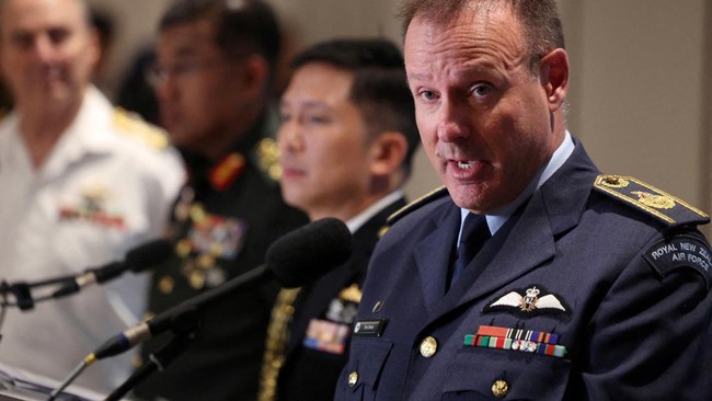 Military Chief Resigns, Admits to Inappropriate Relationship