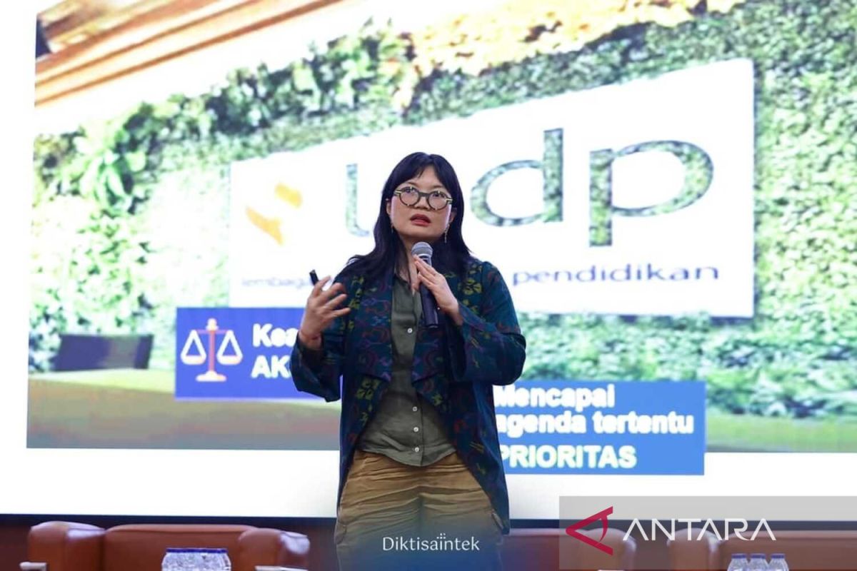 Stella calls for scholarships to be designed to support national development